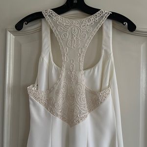 Elegant, long sleeveless gown